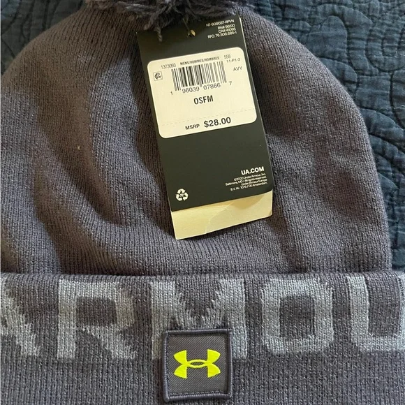 Lot of 3 Pompom Beanies NWT Hollister/Columbia/ Under Armour - Picture 3 of 5